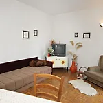 Apartment 5558b *
