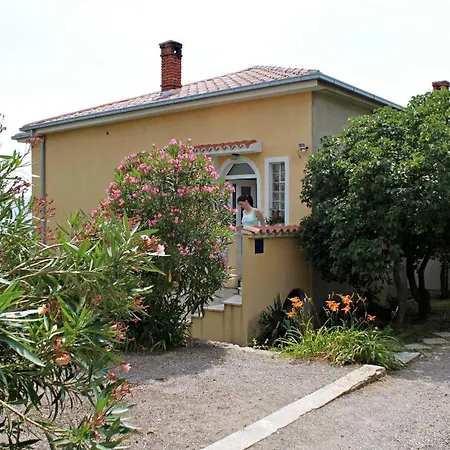 Apartment 5558b *