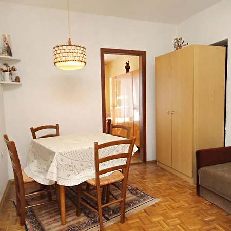 5558b Apartment *